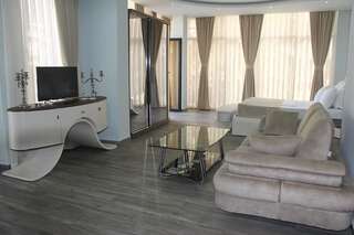 Отель Light Palace Hotel Батуми Семейный номер с балконом-6